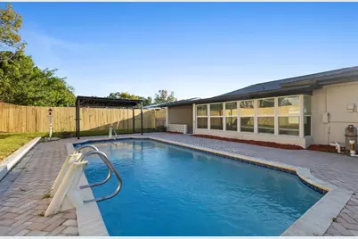 1056 Wakefield Circle E, Deltona, FL 32725 - Photo 13