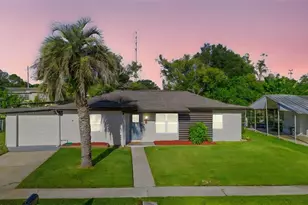 1056 Wakefield Circle E, Deltona, FL 32725 - Photo 3