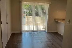 306 W Primrose Ln, Lady Lake, FL 32159 - Photo 9