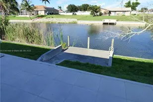 1427 NE 8th Pl, Cape Coral, FL 33909 - Photo 17