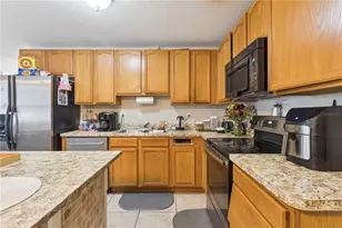 1074 Park Central Cir, Groveland, FL 34736 - Photo 5