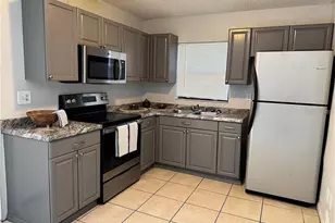 1645 39th St S, Saint Petersburg, FL 33711 - Photo 3