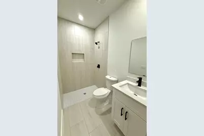 1041/1043 Albany Avenue, Lehigh Acres, FL 33971 - Photo 9