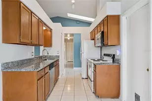 212 S Bristol Cir, Sanford, FL 32773 - Photo 9