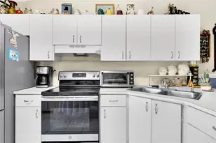 7842 W 34th Ln, Hialeah, FL 33018 - Photo 11