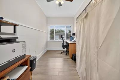 825 46th Street N #A, Saint Petersburg, FL 33713 - Photo 17