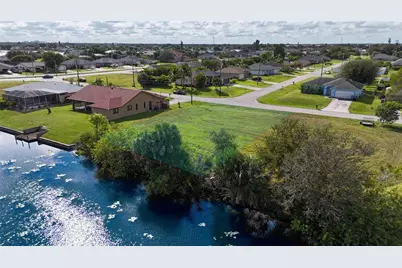 633 SE 2nd Street, Cape Coral, FL 33990 - Photo 9