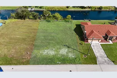 633 SE 2nd Street, Cape Coral, FL 33990 - Photo 1