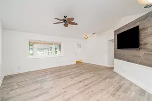 2048 Berry Roberts Dr, Sun City Center, FL 33573 - Photo 5