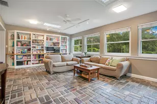 726 Albertson Pl, Orlando, FL 32806 - Photo 13