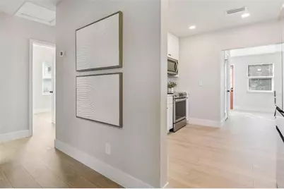 2001 37th Street S, Saint Petersburg, FL 33711 - Photo 11