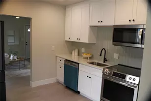 2001 37th St S, Saint Petersburg, FL 33711 - Photo 11