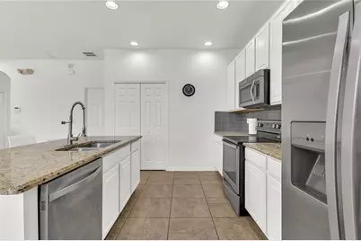 920 Las Fuentes Drive, Kissimmee, FL 34746 - Photo 9