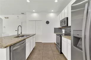 920 Las Fuentes Dr, Kissimmee, FL 34746 - Photo 9