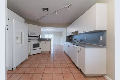 9820 Fairway Cove Lane, Plantation, FL 33324 - Photo 11