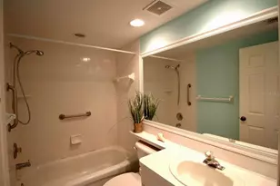 6425 Shoreline Dr, Saint Petersburg, FL 33708 - Photo 7