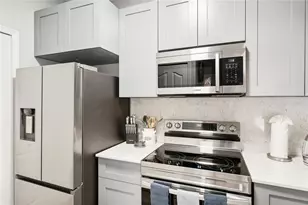 8357 38th St Cir E, Sarasota, FL 34243 - Photo 15