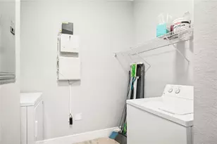 8357 38th St Cir E, Sarasota, FL 34243 - Photo 17