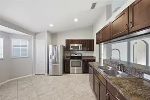 512 Majestic Gardens Blvd, Winter Haven, FL 33880 - Photo 5