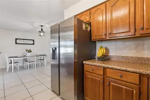 27922 Tammi Dr, Tavares, FL 32778 - Photo 15