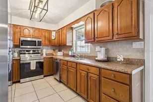 27922 Tammi Dr, Tavares, FL 32778 - Photo 17