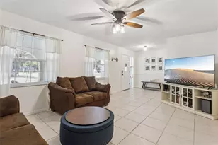 27922 Tammi Dr, Tavares, FL 32778 - Photo 11