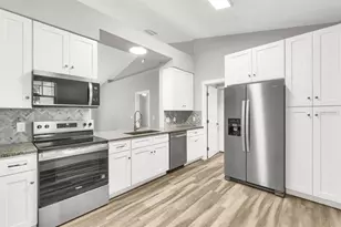 570 E 5th St, Chuluota, FL 32766 - Photo 5