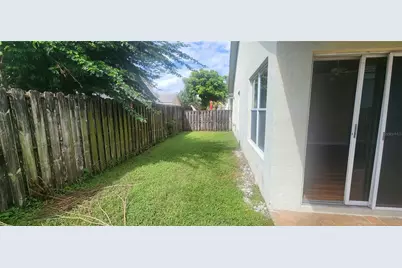 2675 Arborwood Road, Davie, FL 33328 - Photo 9