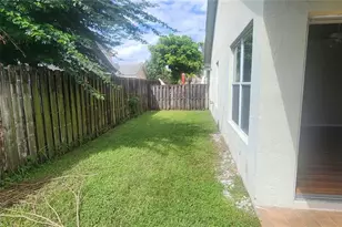 2675 Arborwood Rd, Davie, FL 33328 - Photo 9