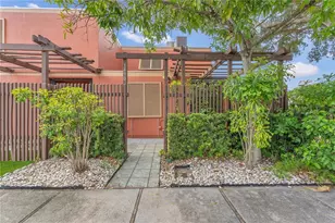 1490 Laguna Ln, Pembroke Pines, FL 33026 - Photo 1