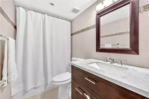 1490 Laguna Ln, Pembroke Pines, FL 33026 - Photo 19