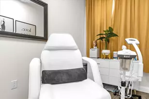 6881 Kingspointe Pkwy, Orlando, FL 32819 - Photo 25