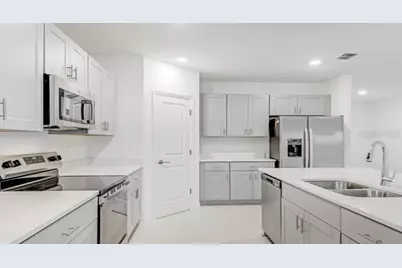 7439 Sandstone Drive, Groveland, FL 34736 - Photo 9