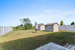 10019 Geese Trail Cir, Sun City Center, FL 33573 - Photo 31