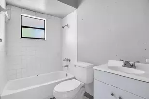 2464 Chestnut Woods Dr, Lakeland, FL 33815 - Photo 9