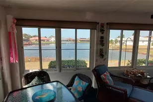 906 Bluewater Dr, Sun City Center, FL 33573 - Photo 17