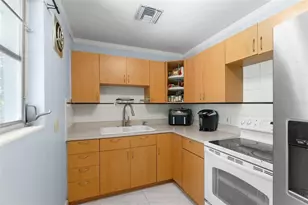 721 Kankakee Ln, Orlando, FL 32807 - Photo 9