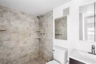 555 62nd St S, Saint Petersburg, FL 33707 - Photo 9