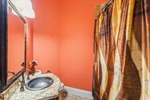 911 Jungle Ave N, Saint Petersburg, FL 33710 - Photo 17