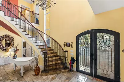 911 Jungle Avenue N, Saint Petersburg, FL 33710 - Photo 5
