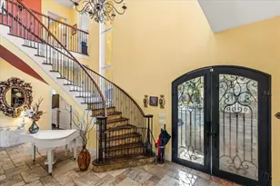 911 Jungle Ave N, Saint Petersburg, FL 33710 - Photo 5