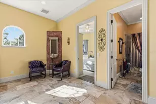 911 Jungle Ave N, Saint Petersburg, FL 33710 - Photo 23