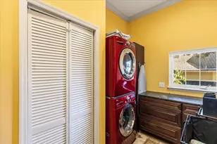 911 Jungle Ave N, Saint Petersburg, FL 33710 - Photo 49