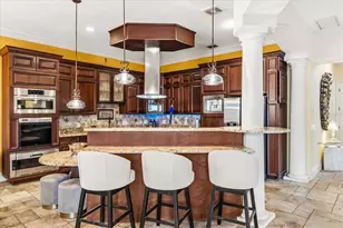 911 Jungle Ave N, Saint Petersburg, FL 33710 - Photo 13