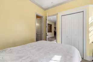911 Jungle Ave N, Saint Petersburg, FL 33710 - Photo 25