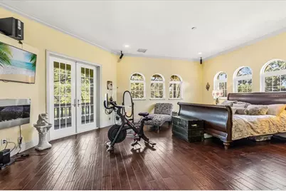 911 Jungle Avenue N, Saint Petersburg, FL 33710 - Photo 35