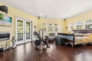 911 Jungle Ave N, Saint Petersburg, FL 33710 - Photo 35