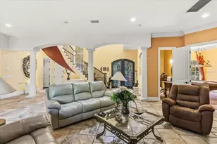 911 Jungle Ave N, Saint Petersburg, FL 33710 - Photo 7