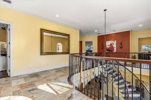 911 Jungle Ave N, Saint Petersburg, FL 33710 - Photo 27