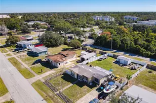 2271 E Dana Dr, Deltona, FL 32738 - Photo 9